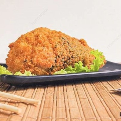 Cone empanado, arroz, salmão, cream cheese, cebolinha.