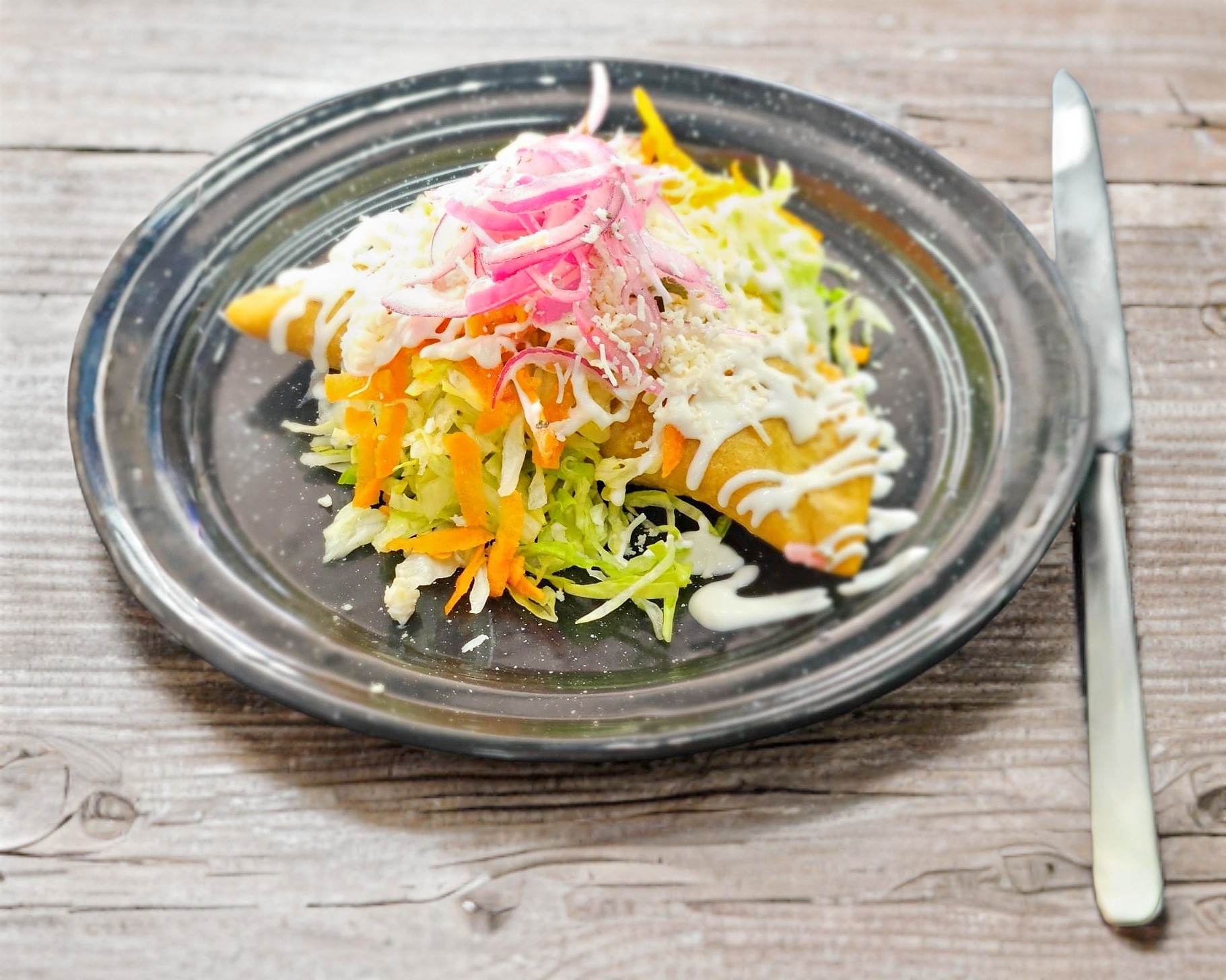 Quesadilla Chicharrón Salsa Roja