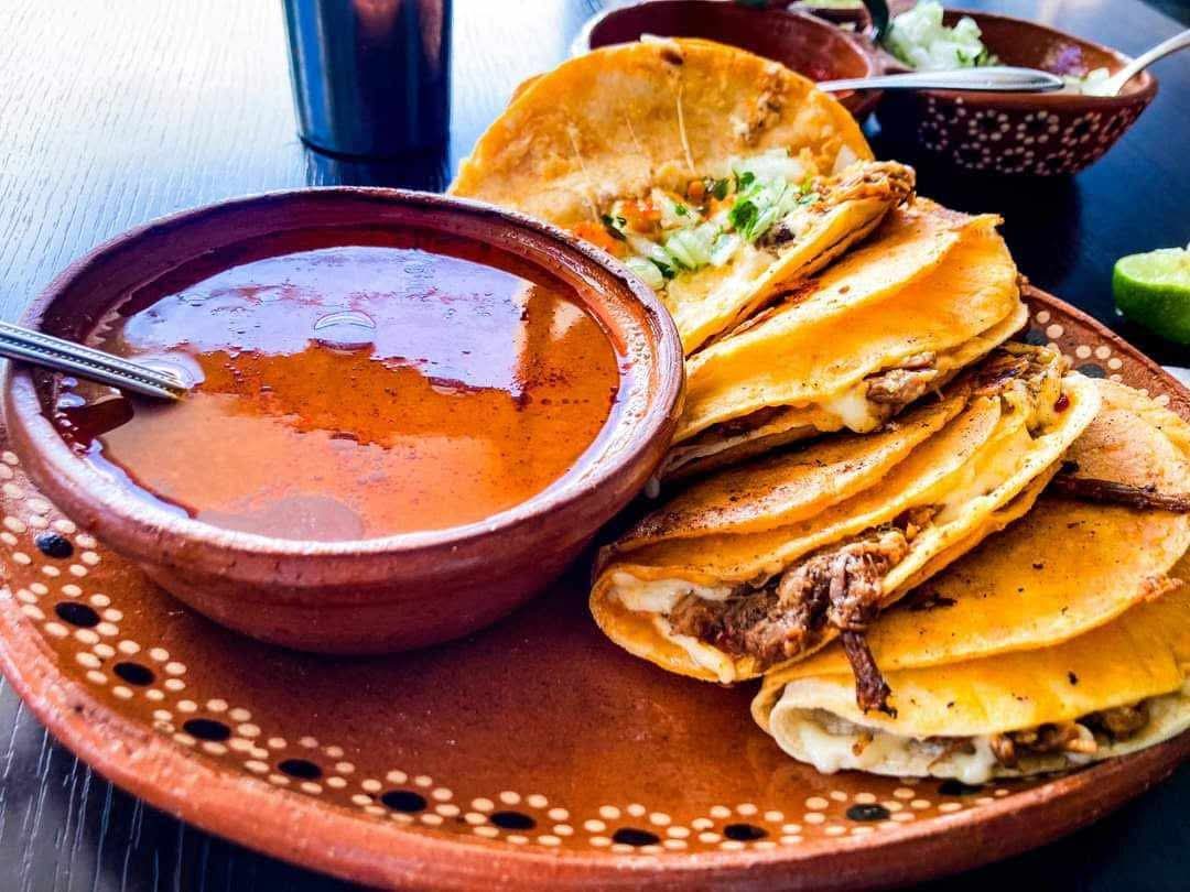 Combo 1- 4 Quesabirrias con Consomé