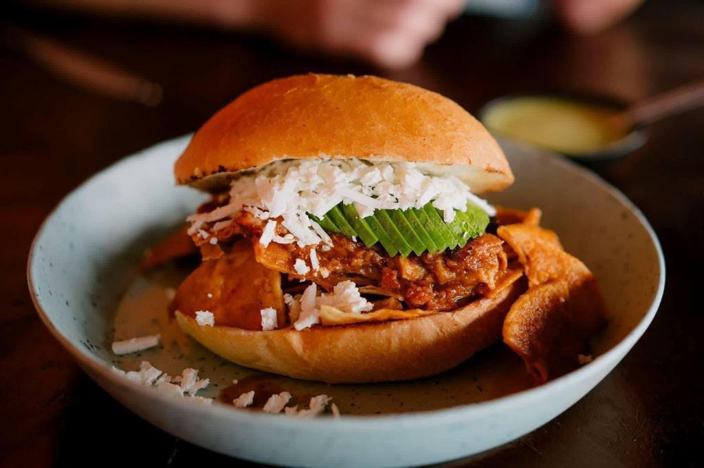 Torta de Chilaquiles