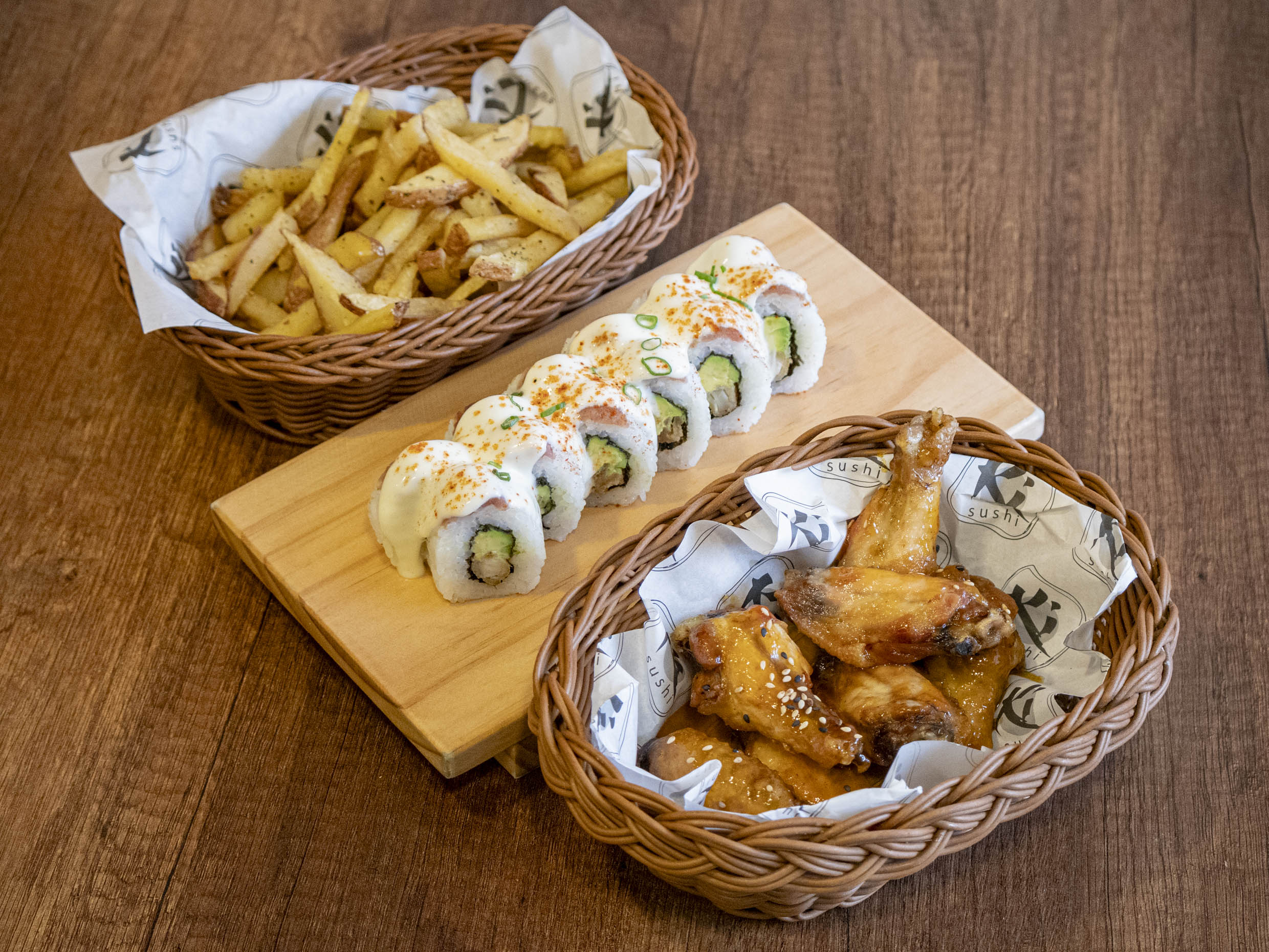 Promo 12 Makis más 8 Alitas