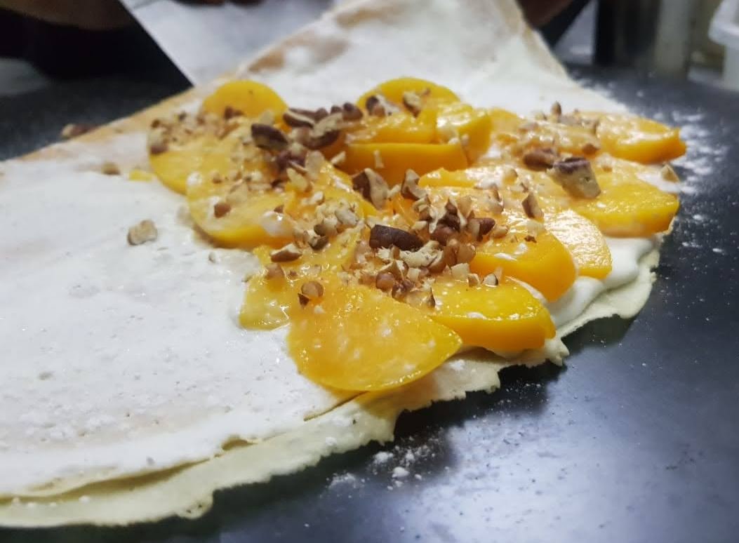 Crepa de Duraznos con Queso