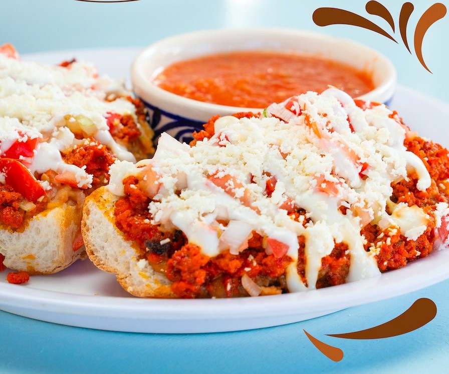 Molletes Salados con Chorizo