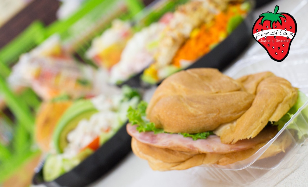 Sándwich de Jamón de Pavo con Aguacate