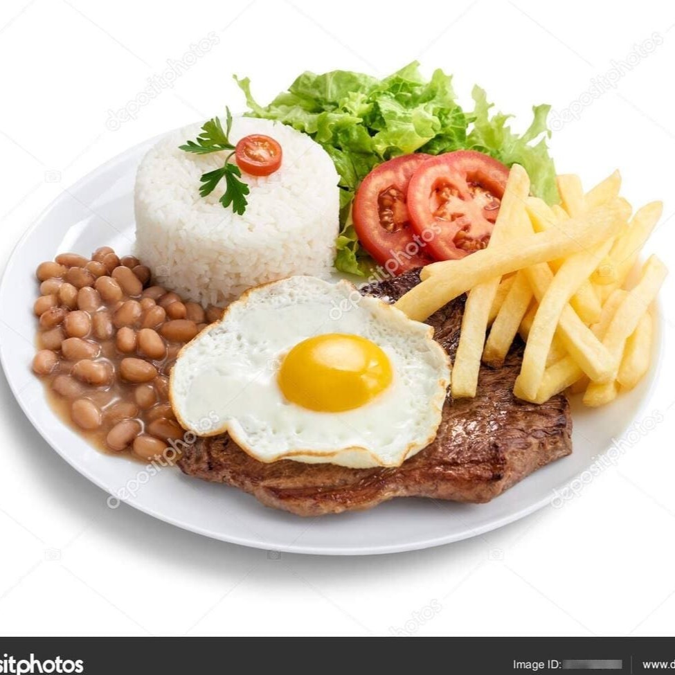 Arroz branco, feijão preto,  batata frita e salada  bife a cavalo