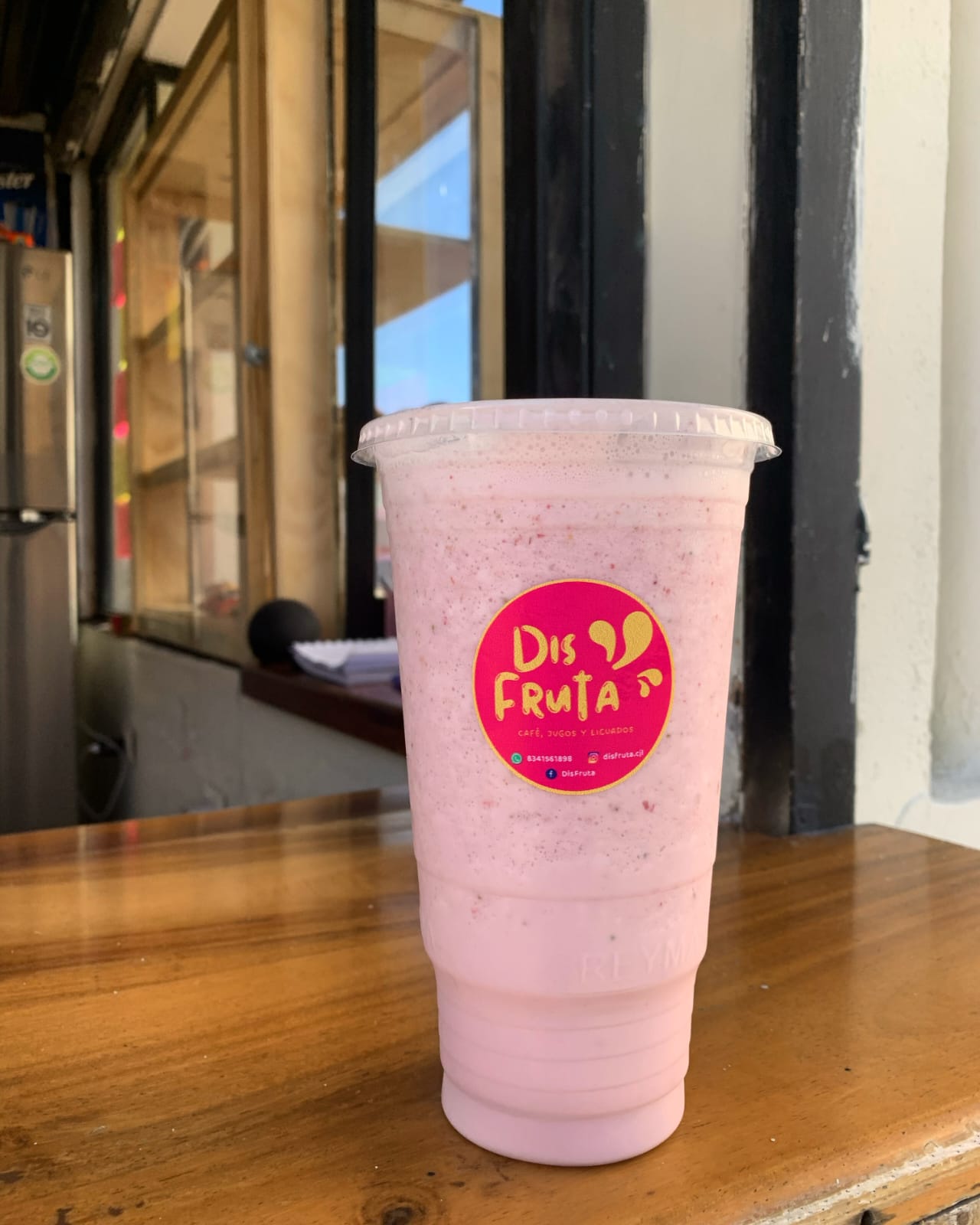 Combo 1. Licuado Chico más Bísquet