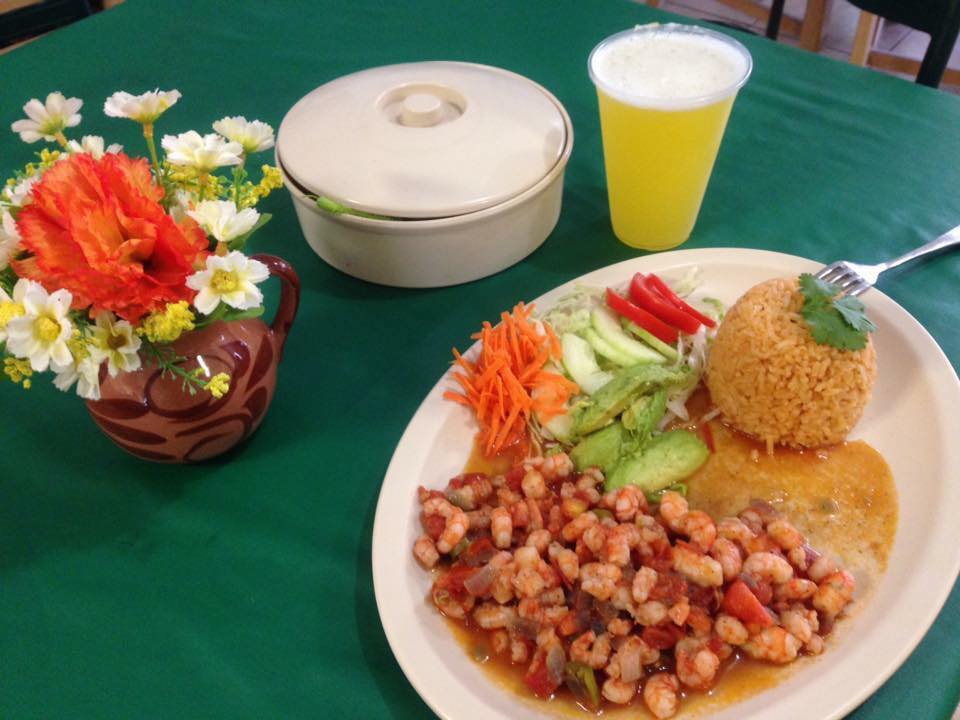 Camarones Rancheros + Agua de Sabor