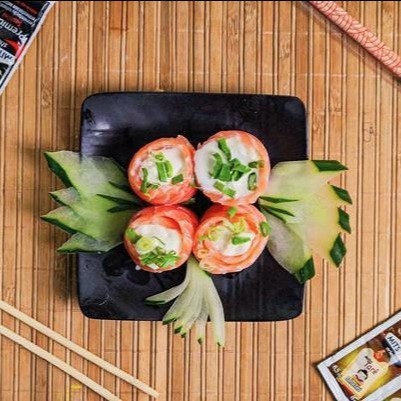 Salmão, cream cheese e cebolinha. (4 peças)