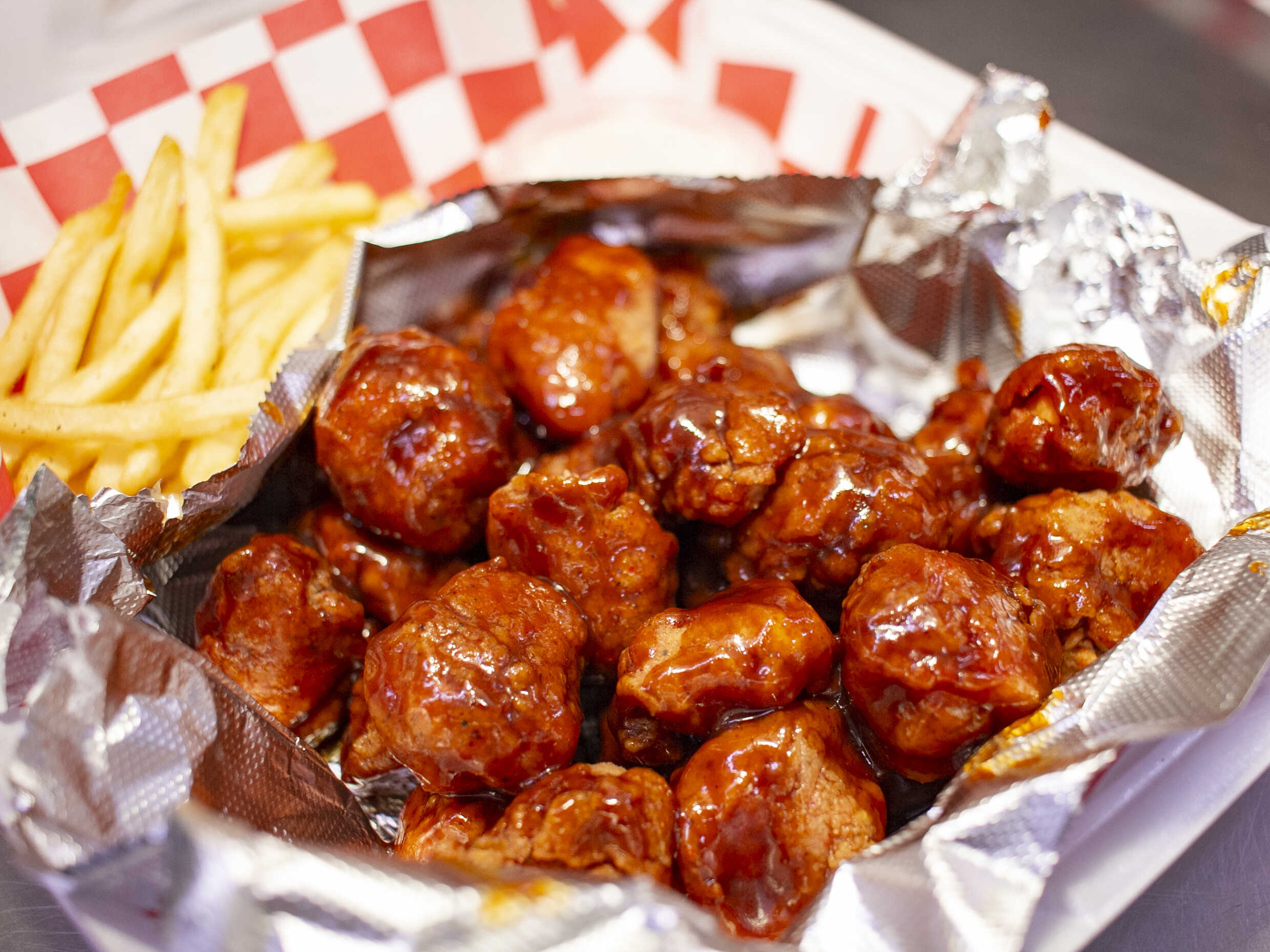 Boneless 500 g más Papas Francesas