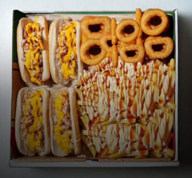 Surtida Box de Hot Dogs con Aros y Papas