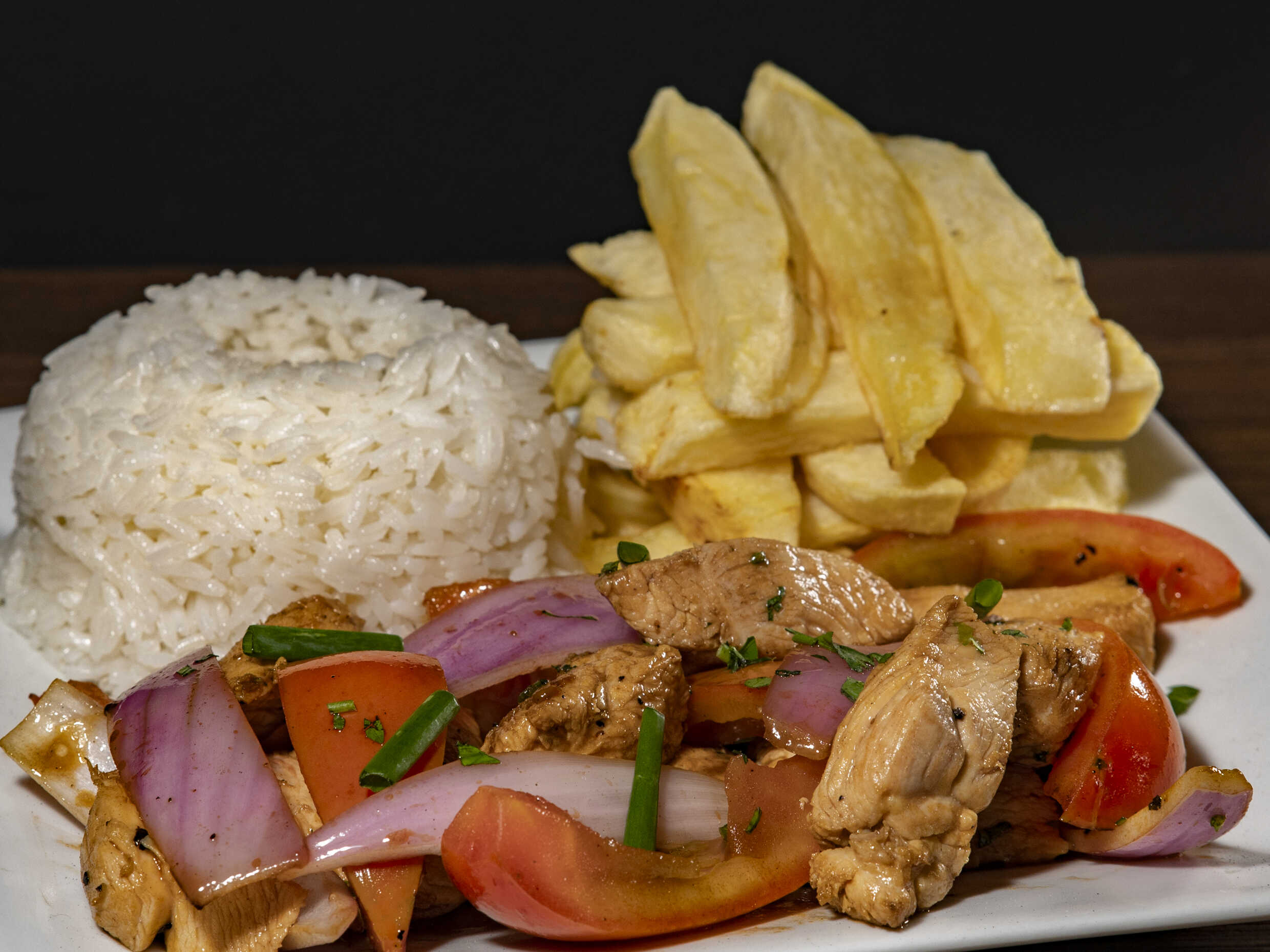 Pollo Saltado