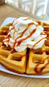 Waffle Fresa y Crema Batida