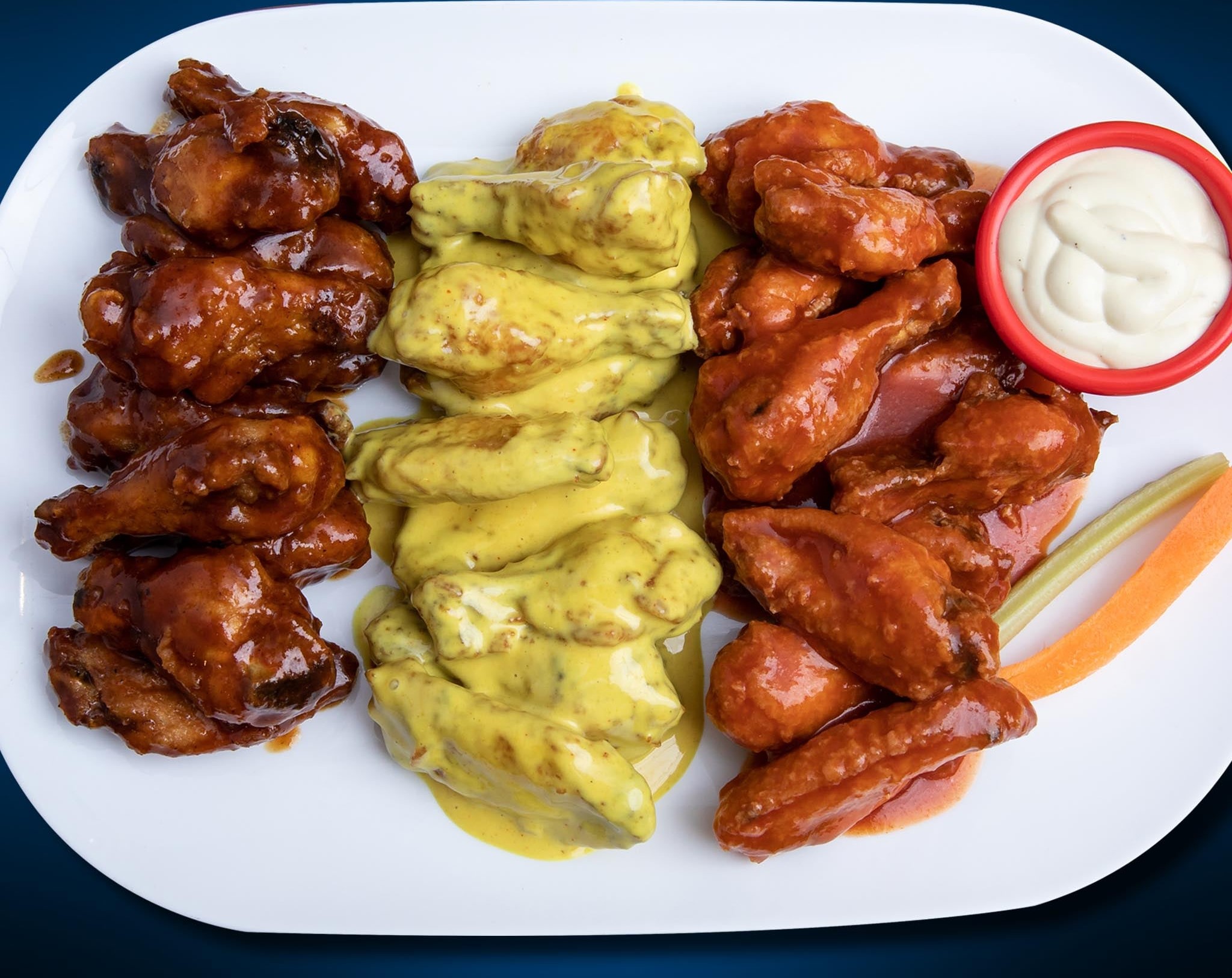 20 Alitas o Boneless y papitas a la francesa