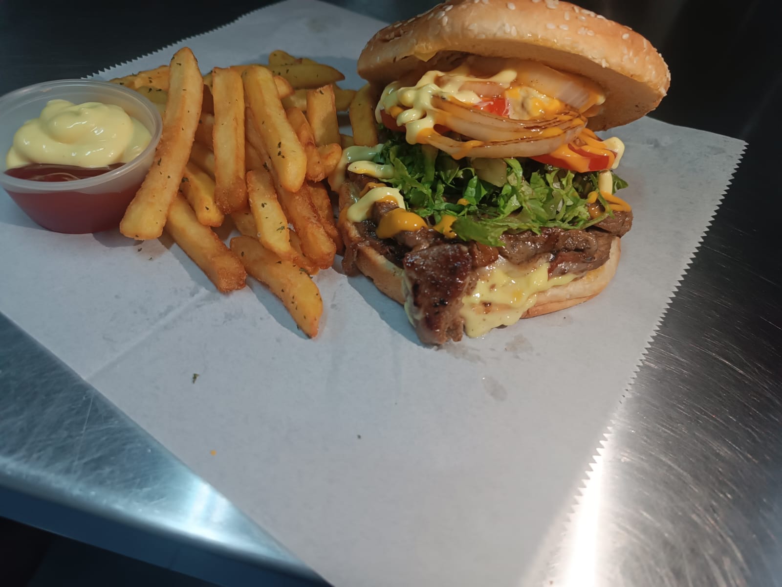 Bistec Burguer con Papas