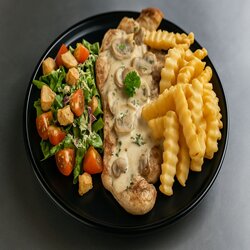 Pechuga En Champiñones + papas