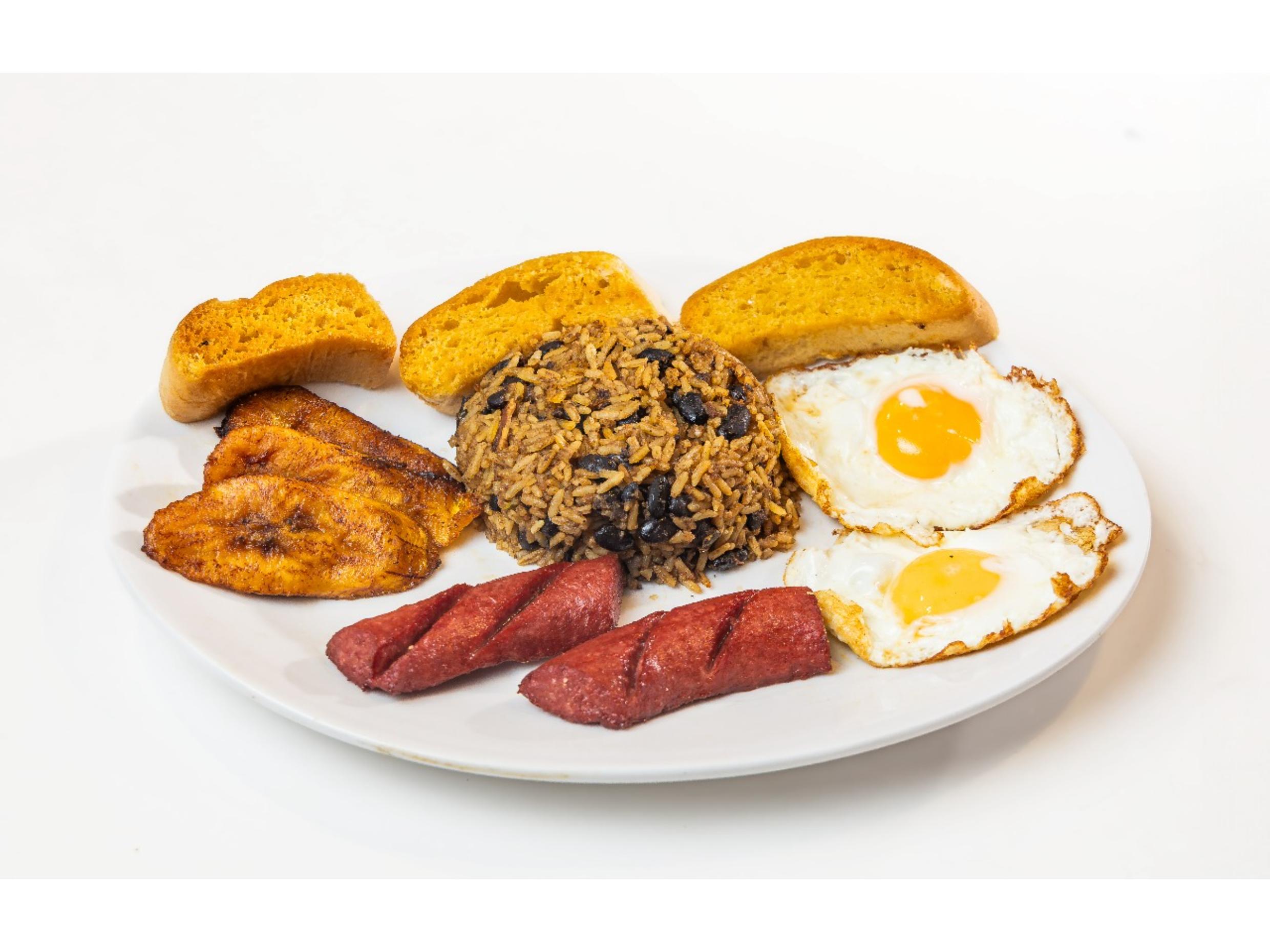 Pinto con Huevos y Salchichón