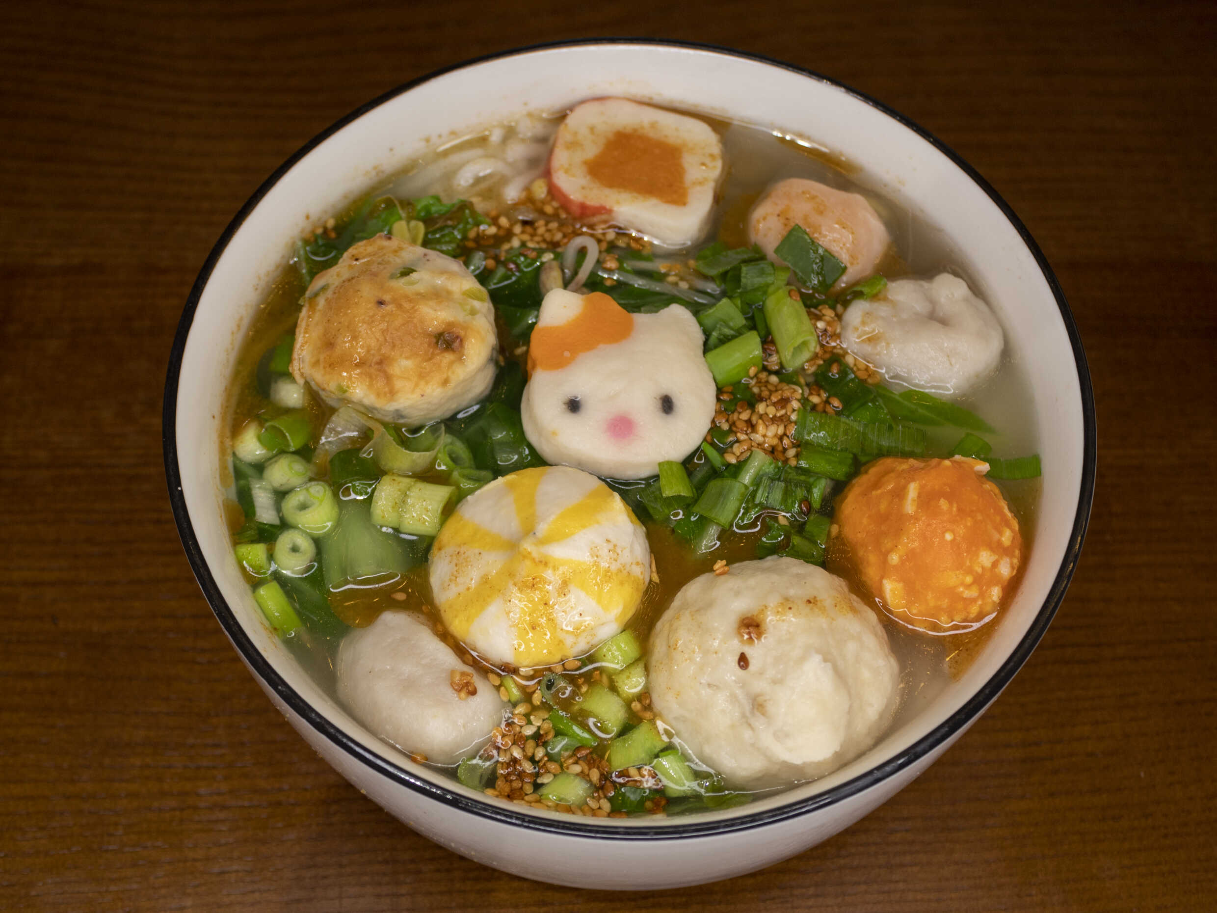 Sopa de Fideos con Bolas de Pescado Mixto