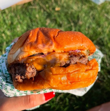 Hamburguesa de Pollo con Piña