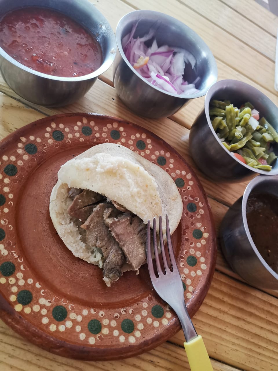 Gordita de Lengua en Salsa Verde.