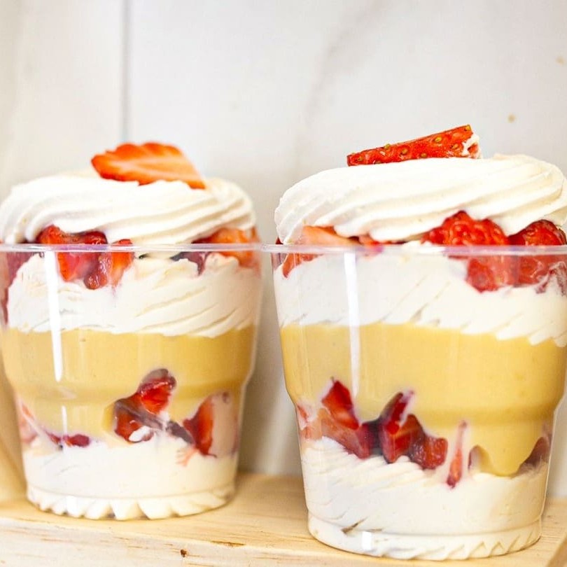 Mousse de Ninho + Creme de Ninho + Morango fresco  Uma explosão de sabor que conquista no primeiro pedaço!