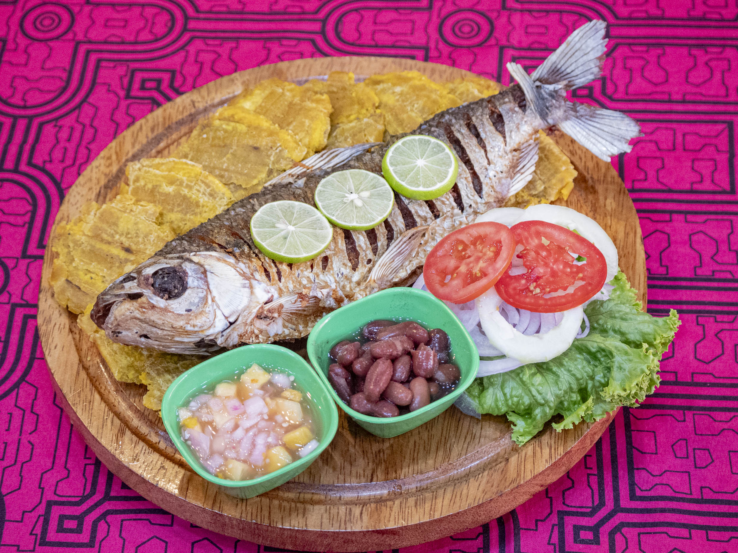 Bocachico Frito y Patacones