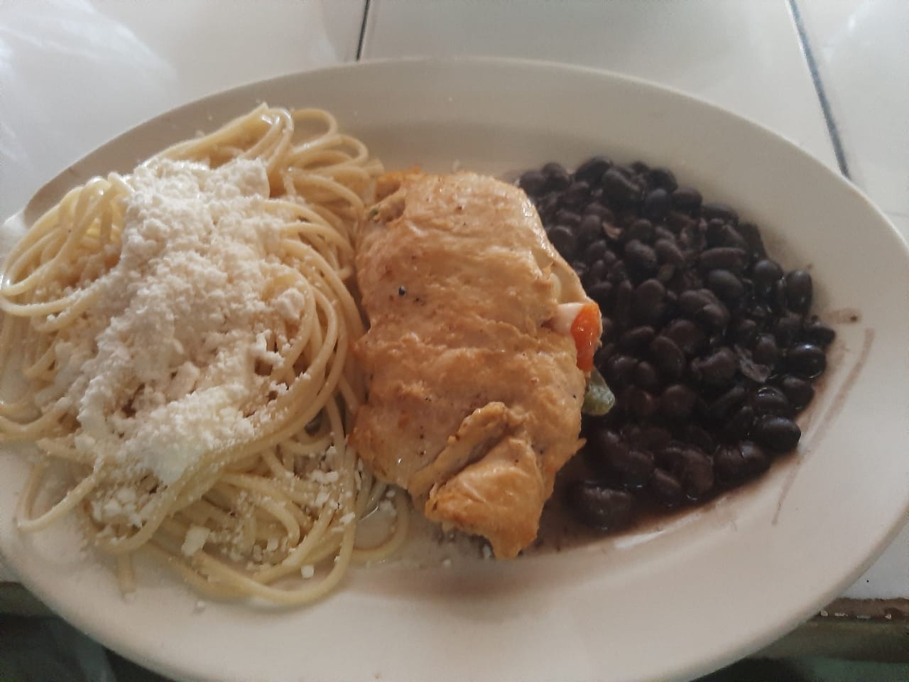 Sábana de Pollo (Rellena de verduras y queso)