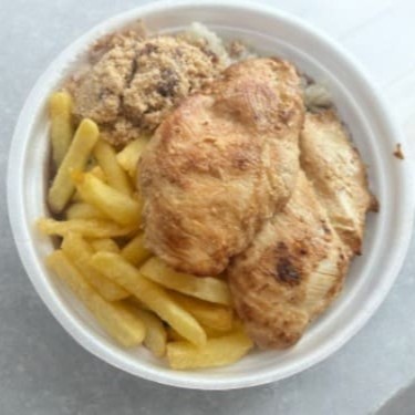 Quentinha de isopor 500ml .  Frango Grelhado   Arroz branco, feijão preto, Farofa de bacon e batata frita .Não colocamos acompanhamentos separados