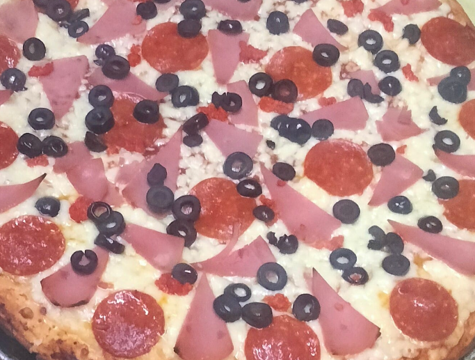 Pizza Grande de Pepperoni y Aceitunas