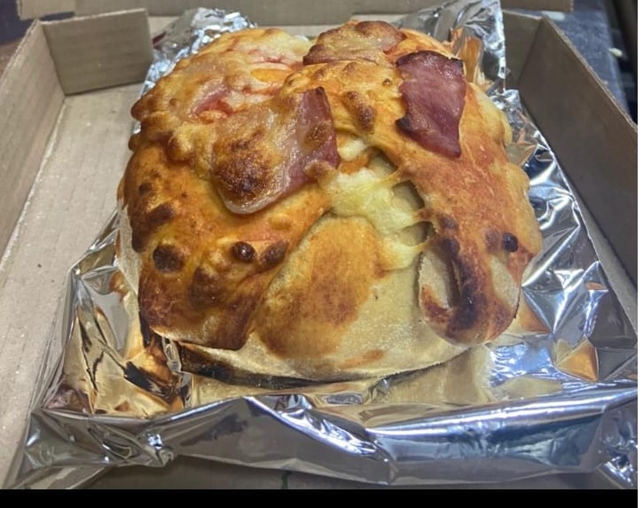 Pizza Burger pollo y champiñón.