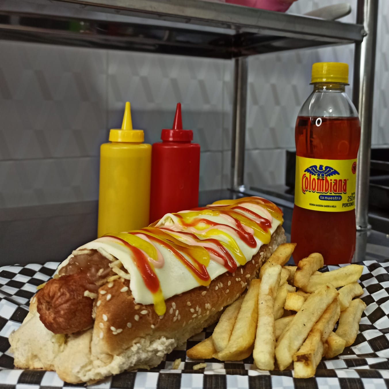 Combo Perro Americano Especial+Papas+Gaseosa