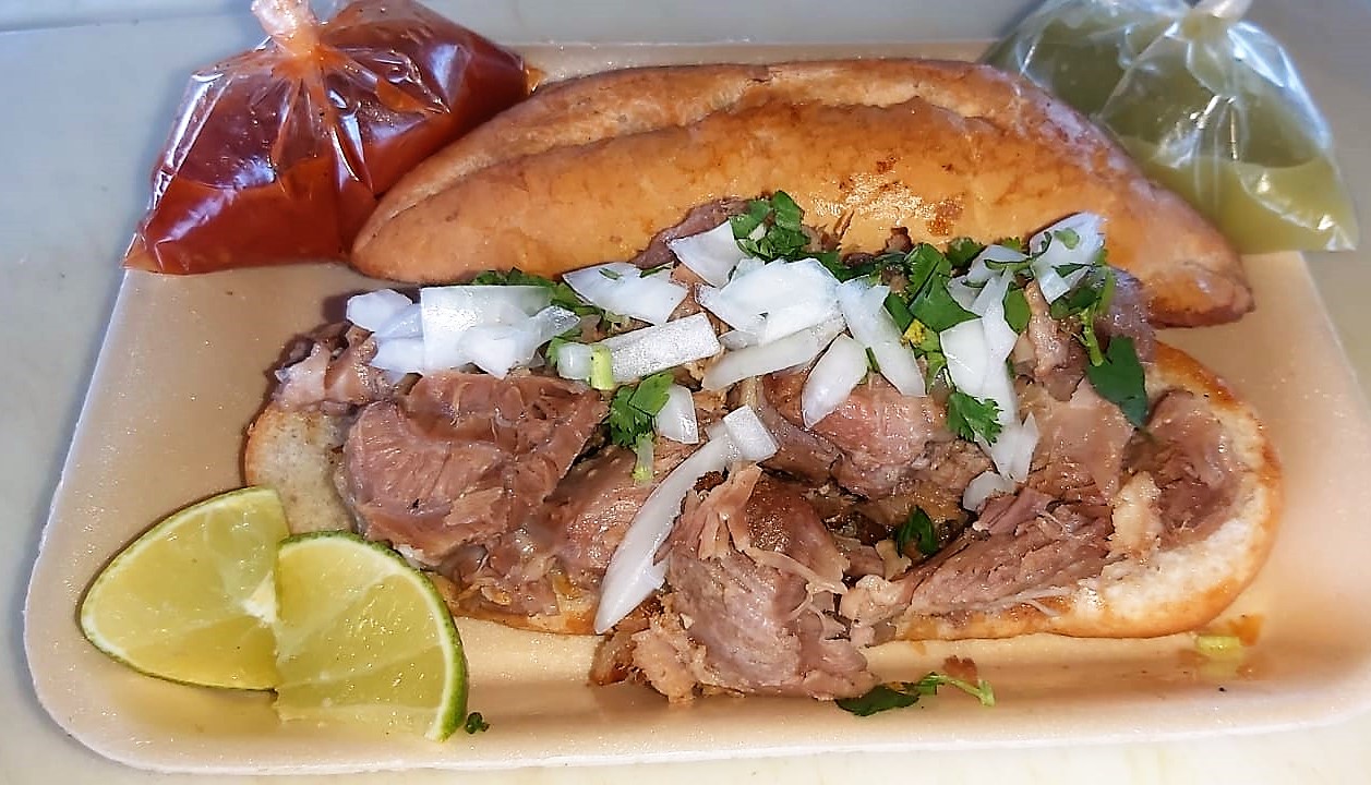 Combo Coca Cola y una torta de surtida