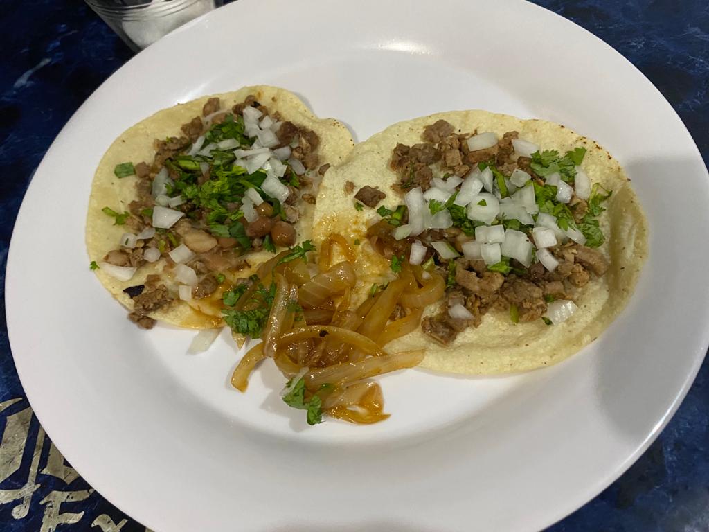 4 Tacos de Asada + 1 Agua del Dia