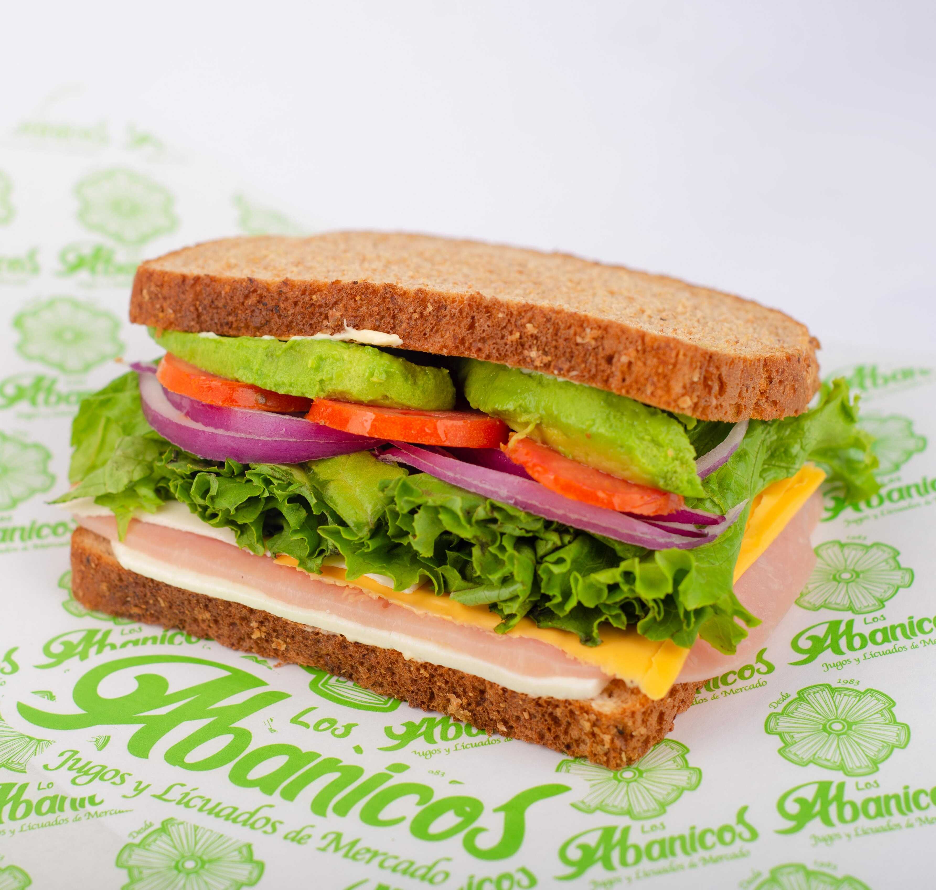Combo-Sándwich Los Abanicos+Licuado de Fresa