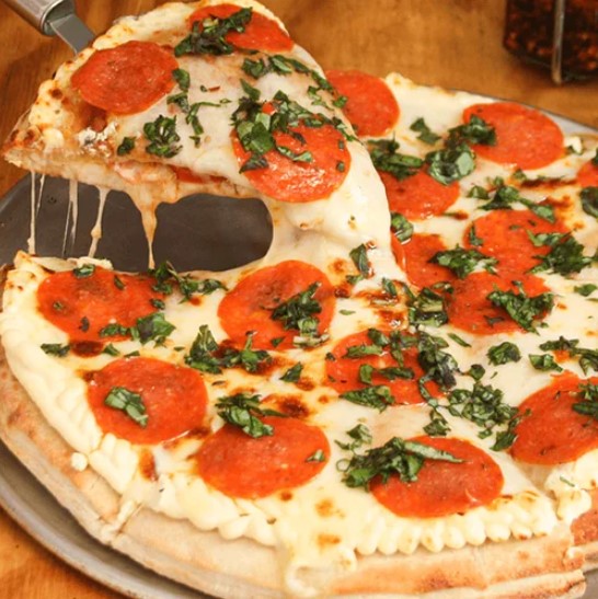 Pizza Estofada Pepperoni, Tomate y Albahaca Peq