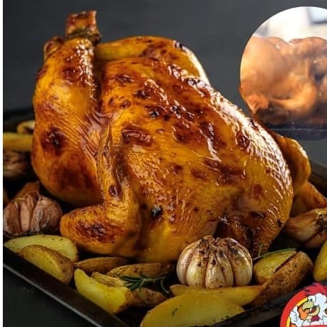 Nosso delicioso Frango Assado com Arroz, batata calabresa , molho e farofa.