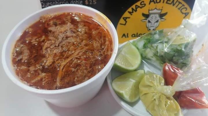 Medio Litro de Birria incluye Tortillas y Salsas