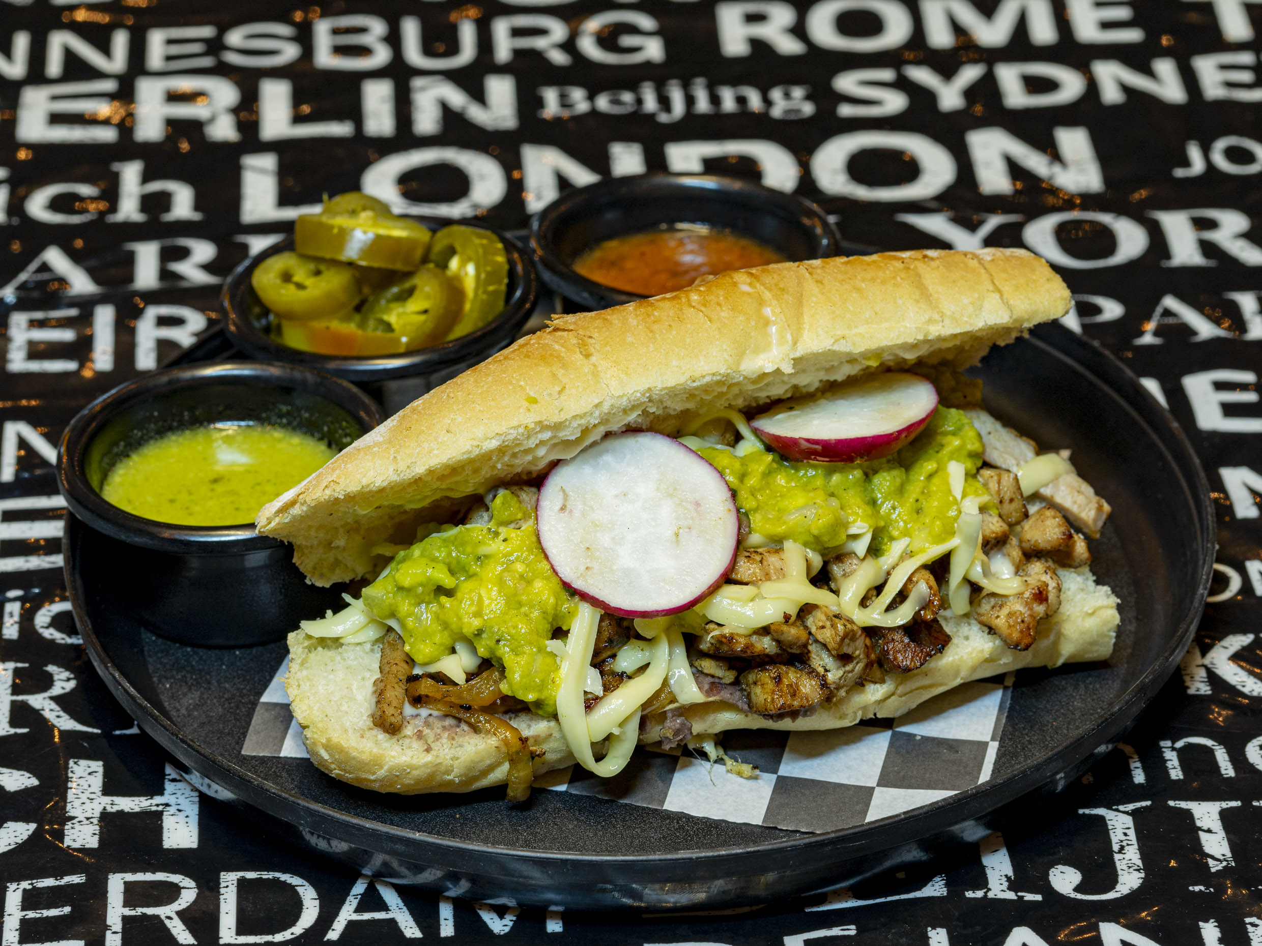 Torta con queso y guacamole