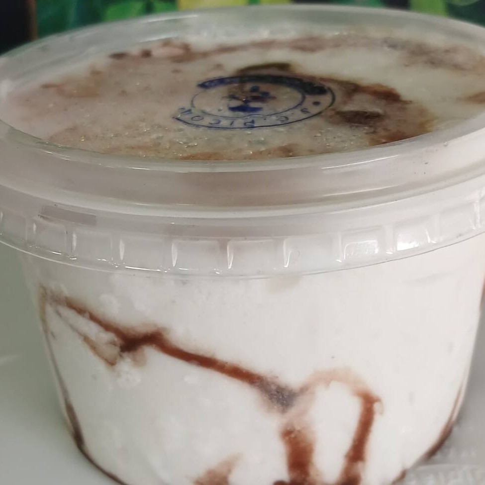 Sorvete de Coco com cobertura de Chocolate (com adição de leite e seus derivados)
