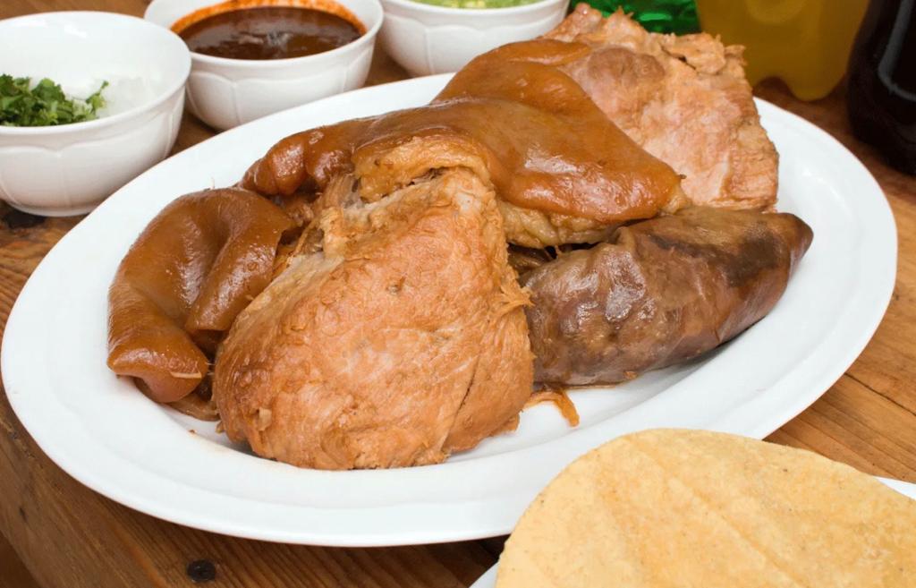 COMBO MEDIO SURTIDO CON TACOS DORADOS
