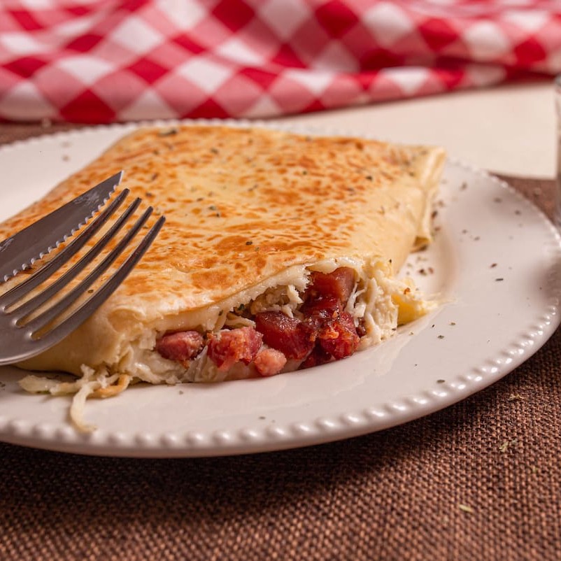 Muçarela, frango, bacon e Catupiry.