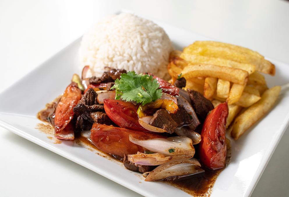 lomo saltado + chaufa de pollo