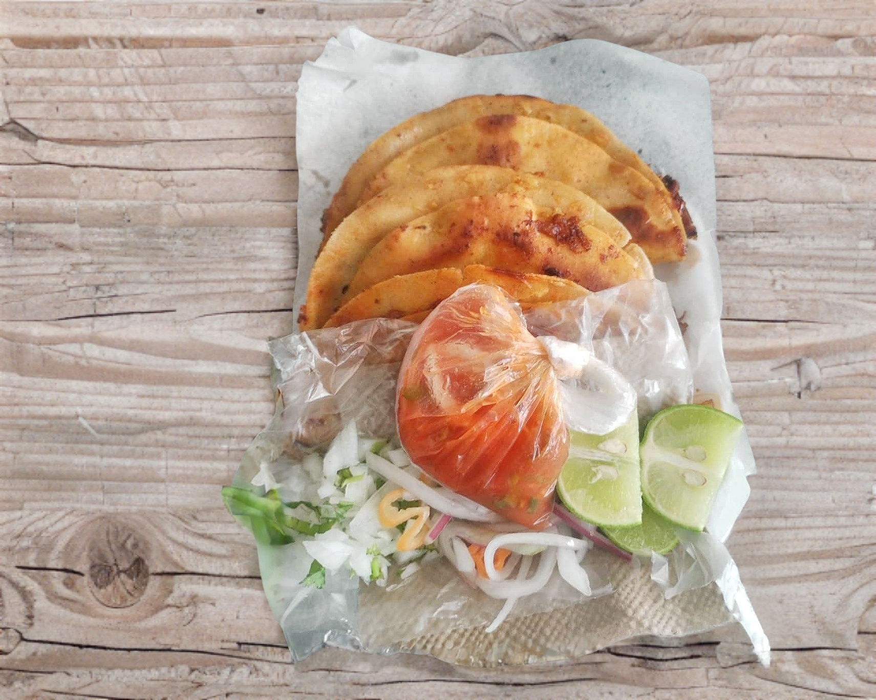 2 Tacos Grande Suaves más Vaso de Consomé.