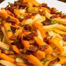 batata frita, bacon, mussarela derretida e cheddar