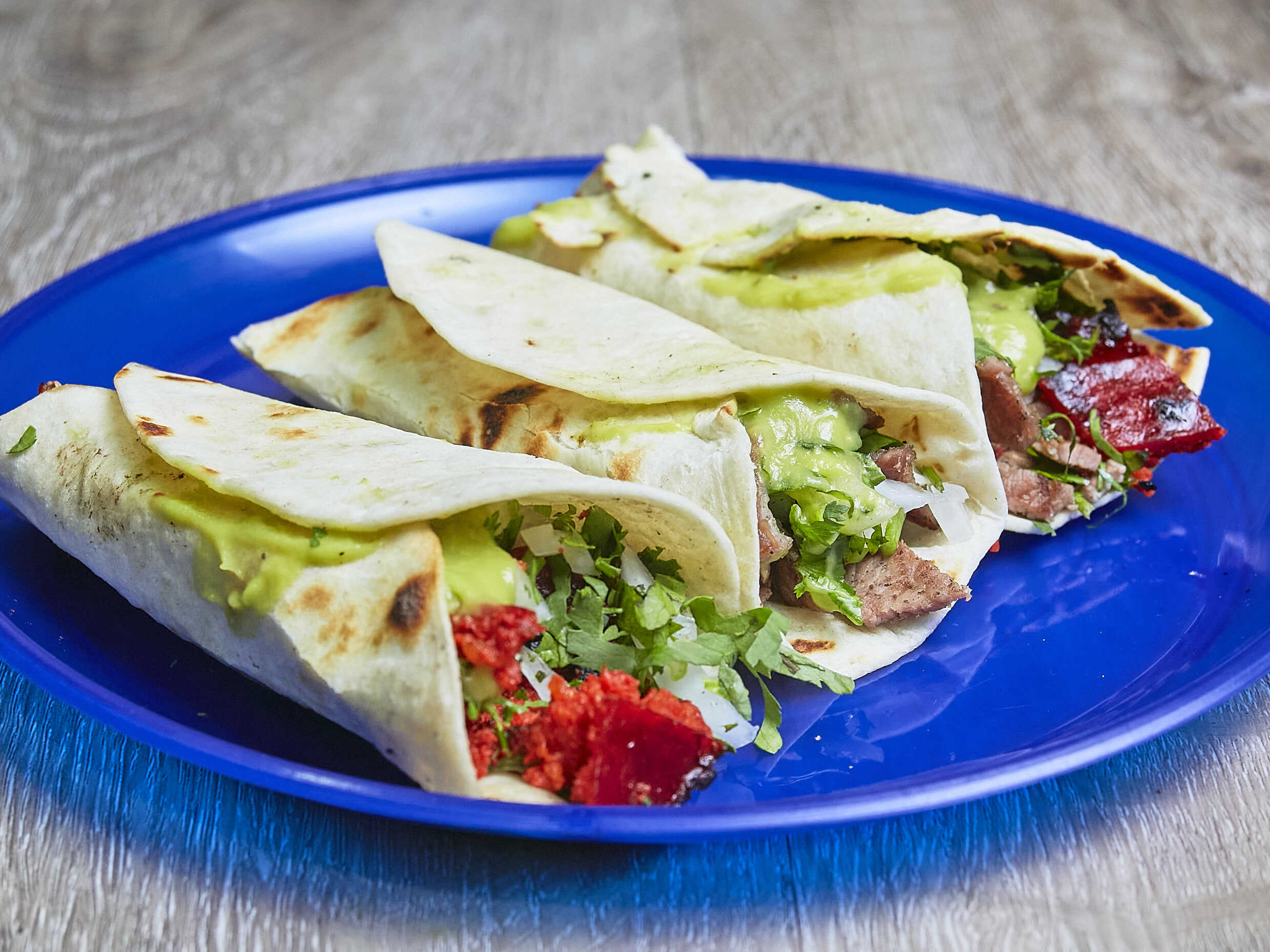 Taco de Harina Combinado (Asada con Longaniza)