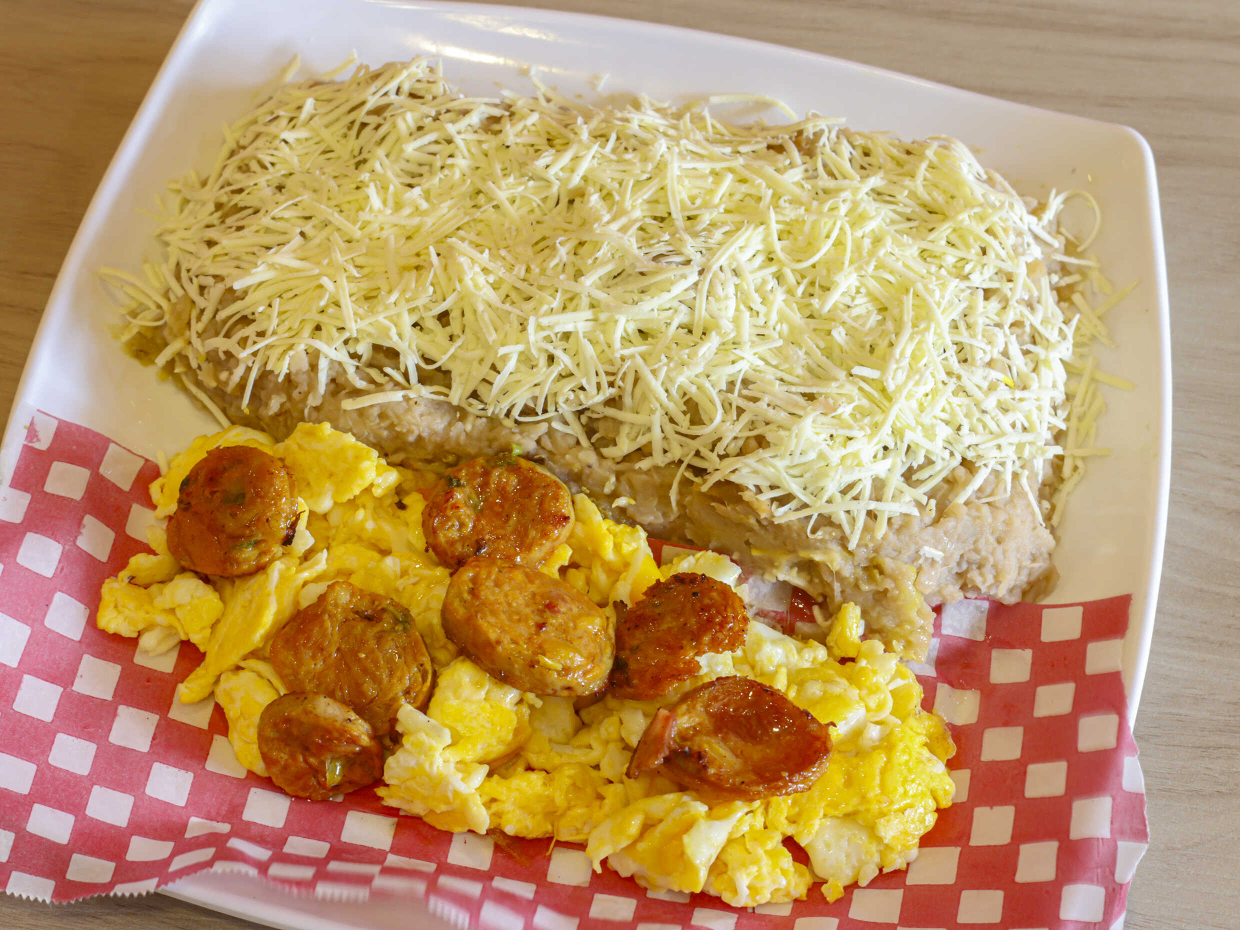 Cayeye Personal Huevos Revueltos con Chorizo