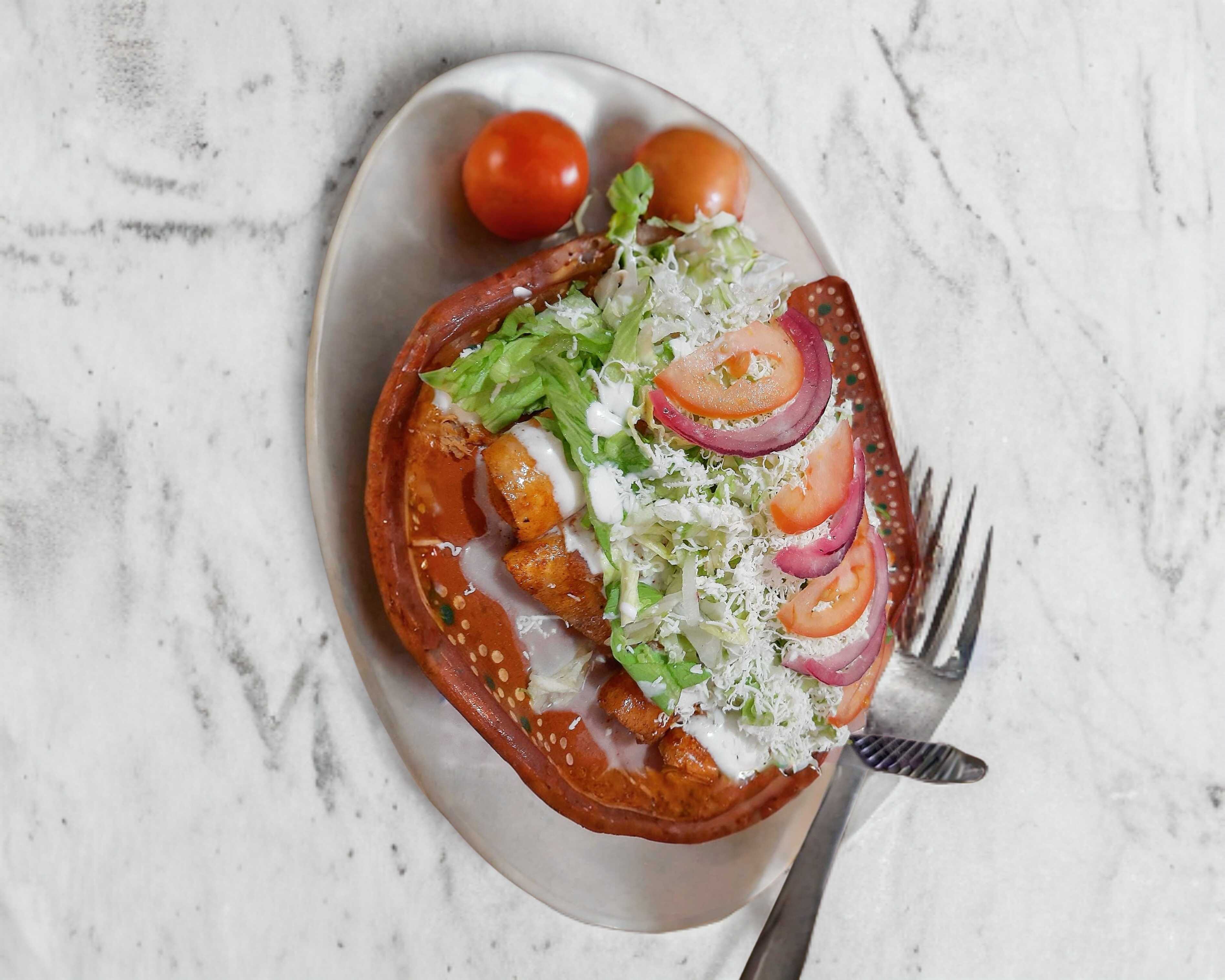 Enchiladas Rojas 4pzs + Un Complemento