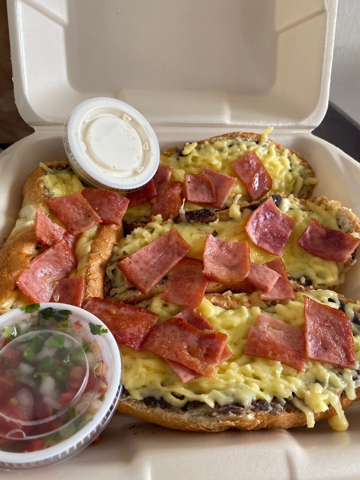Molletes con Tocino