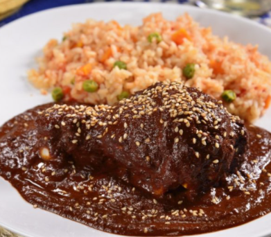 Mole de pollo, pechuga. De pollo desmenuzado