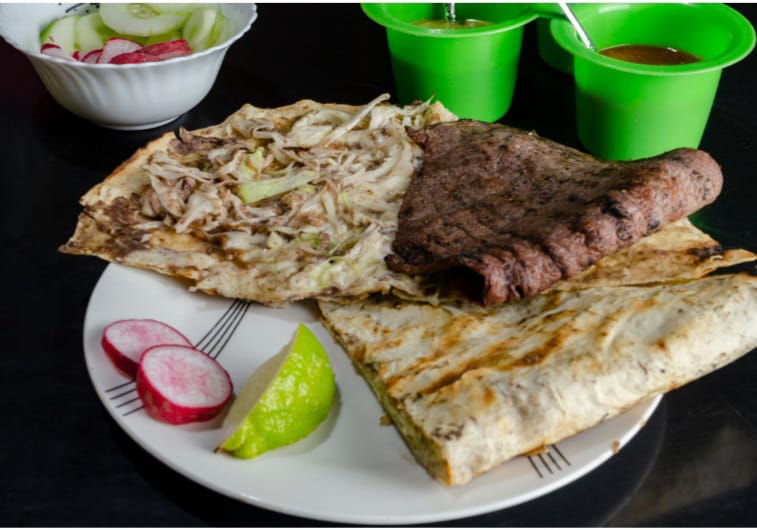 Tlayuda de tasajo