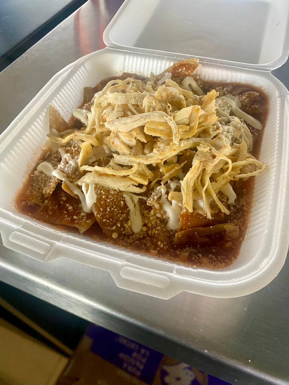 Chilaquiles de pollo Deshebrado